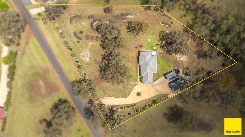 Photo - 27 Bimbadeen Drive, Inverell NSW 2360 - Image 18