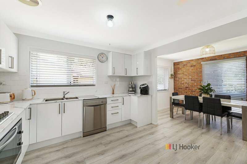 Photo - 27 Birdwood Drive, Blue Haven NSW 2262 - Image 3