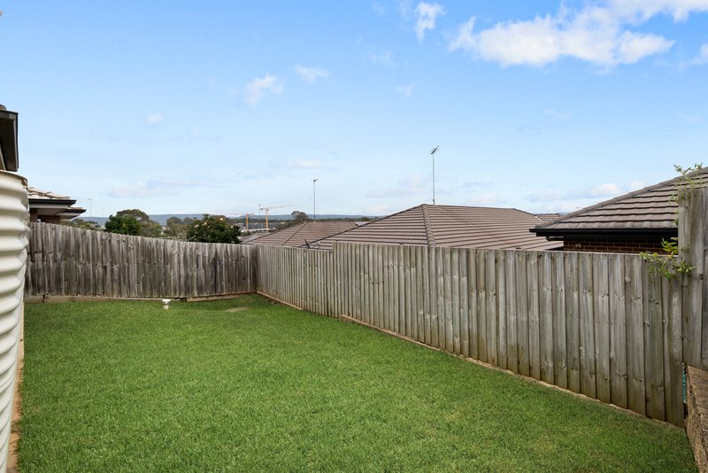 Photo - 27 Blue View Terrace, Glenmore Park NSW 2745 - Image 12