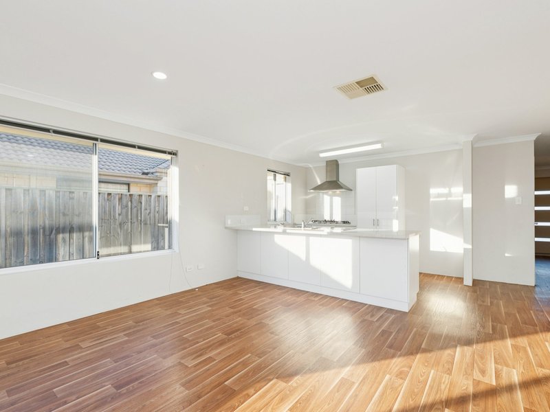 Photo - 27 Bluebird Street, Wellard WA 6170 - Image 8