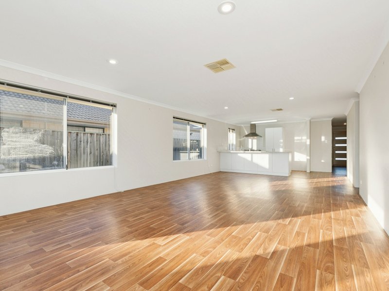 Photo - 27 Bluebird Street, Wellard WA 6170 - Image 13