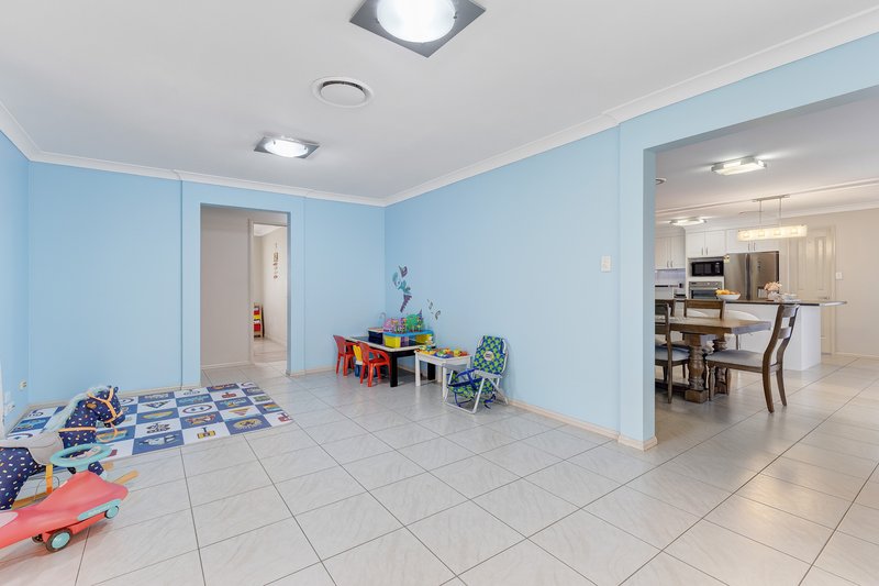 Photo - 27 Bobbie Street, Parkinson QLD 4115 - Image 8