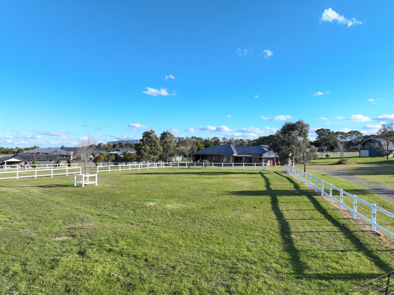 Photo - 27 Bonnett Drive, Goulburn NSW 2580 - Image 7