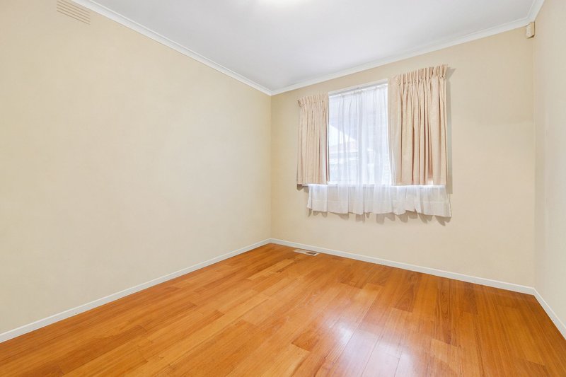 Photo - 27 Bournemouth Avenue, Springvale VIC 3171 - Image 8