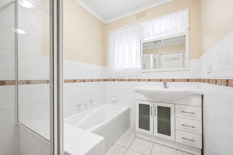 Photo - 27 Bournemouth Avenue, Springvale VIC 3171 - Image 10