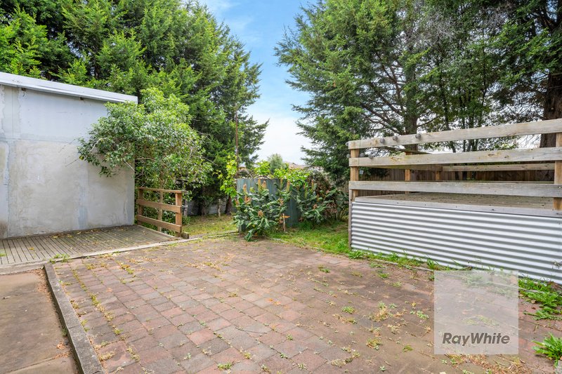 Photo - 27 Bowman Drive, Mill Park VIC 3082 - Image 10