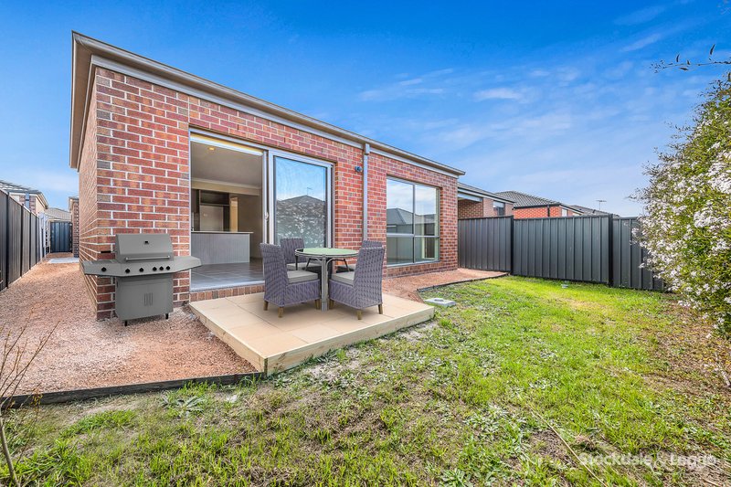 Photo - 27 Bradshaw Avenue, Craigieburn VIC 3064 - Image 10