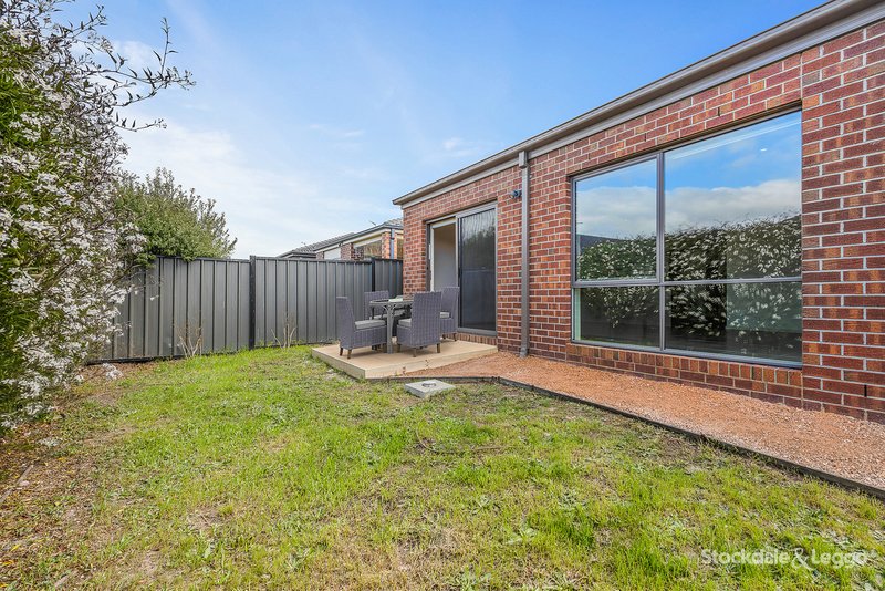 Photo - 27 Bradshaw Avenue, Craigieburn VIC 3064 - Image 11