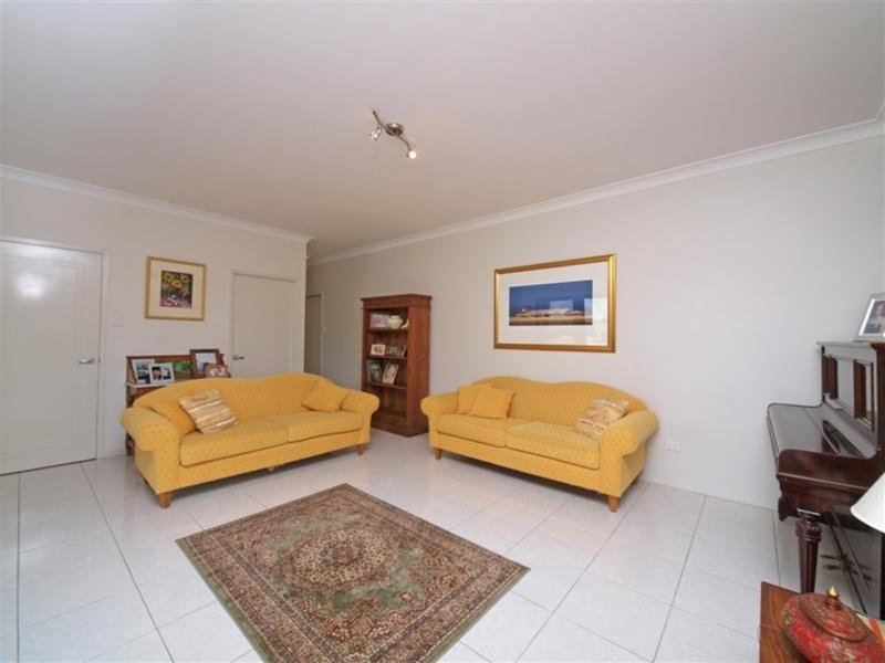 Photo - 27 Brigadoon Crescent, Eatons Hill QLD 4037 - Image 7