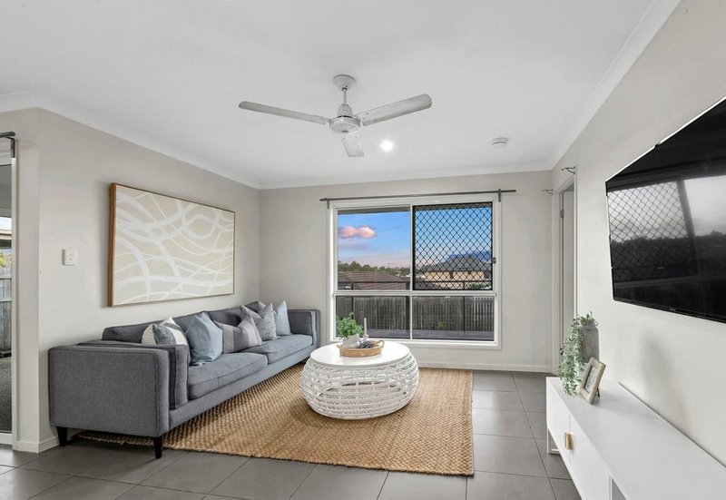 Photo - 27 Brisbane Road, Warner QLD 4500 - Image 6
