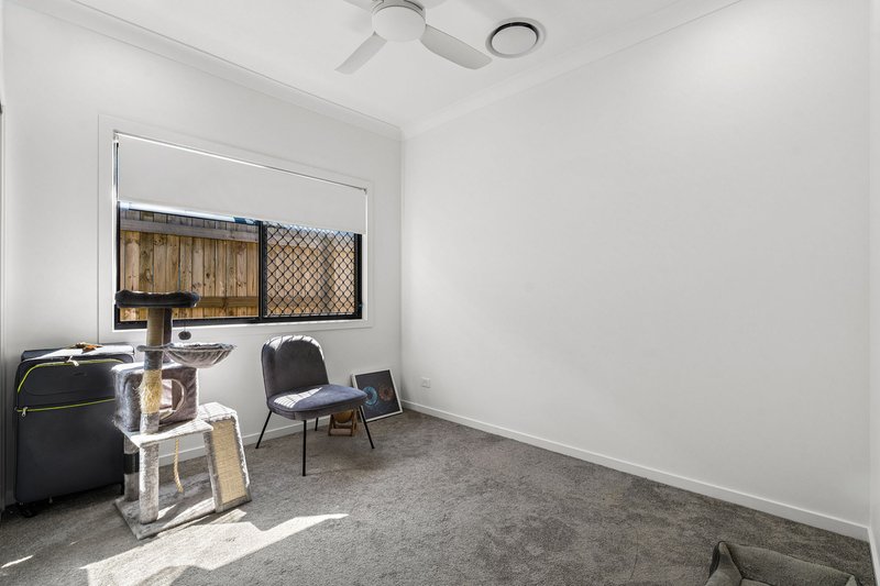 Photo - 27 Brookview Place, Bahrs Scrub QLD 4207 - Image 9