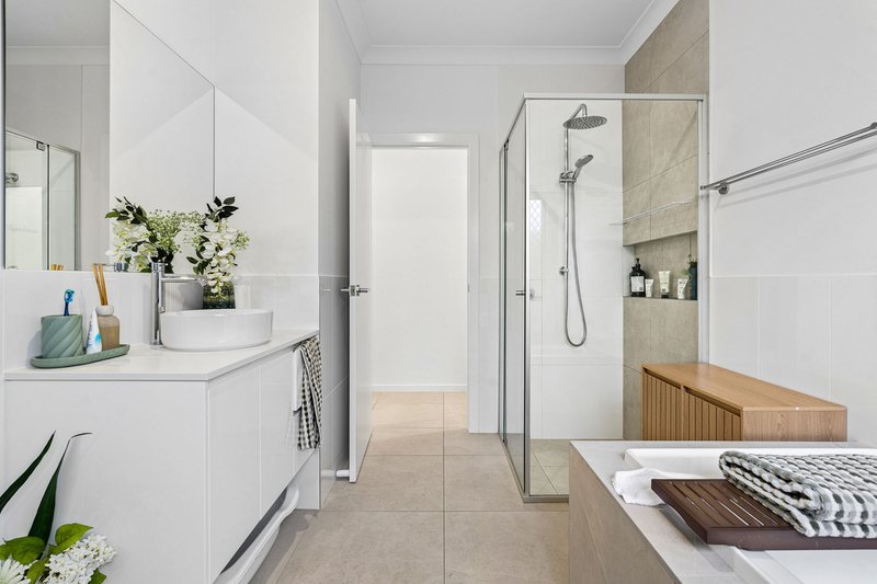 Photo - 27 Brookview Place, Bahrs Scrub QLD 4207 - Image 11