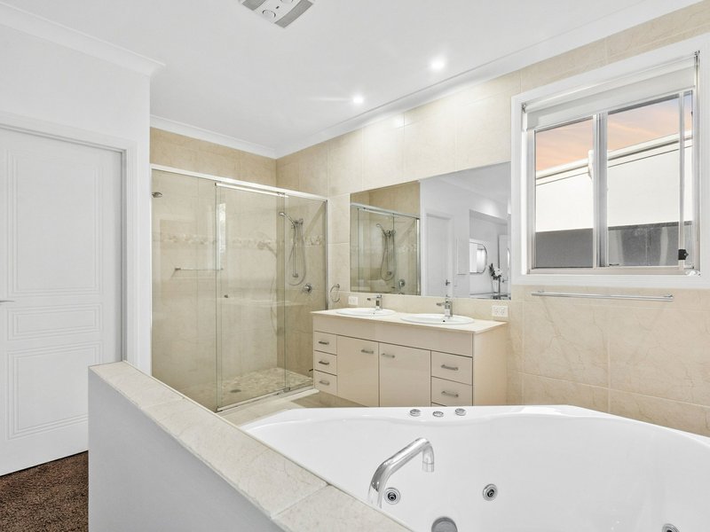 Photo - 27 Bucaneer Way, Coomera QLD 4209 - Image 9