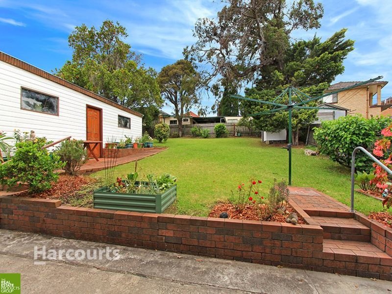 Photo - 27 Buena Vista Avenue, Lake Heights NSW 2502 - Image 3