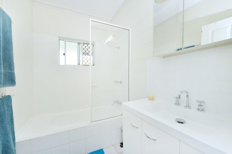 Photo - 27 Cairnwell Street, Smithfield QLD 4878 - Image 9