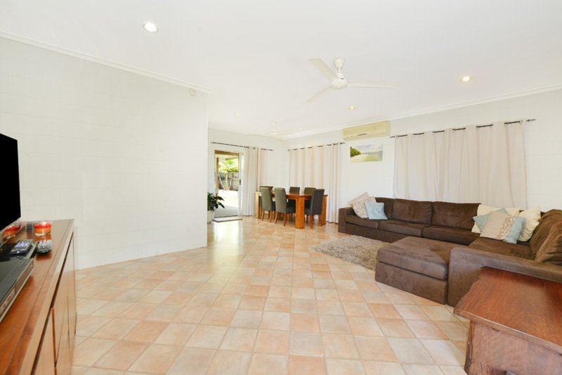 Photo - 27 Cairnwell Street, Smithfield QLD 4878 - Image 11