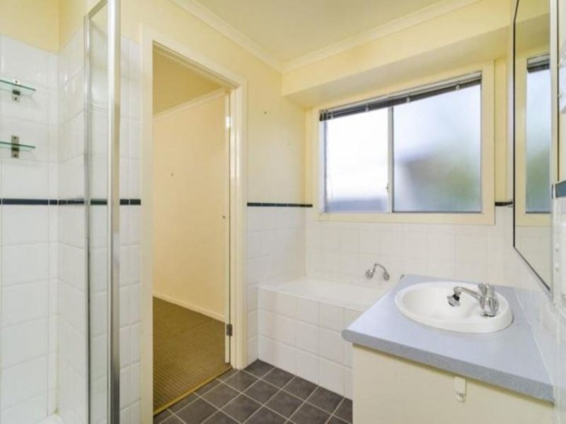 Photo - 27 Callistamon Drive, Hoppers Crossing VIC 3029 - Image 5