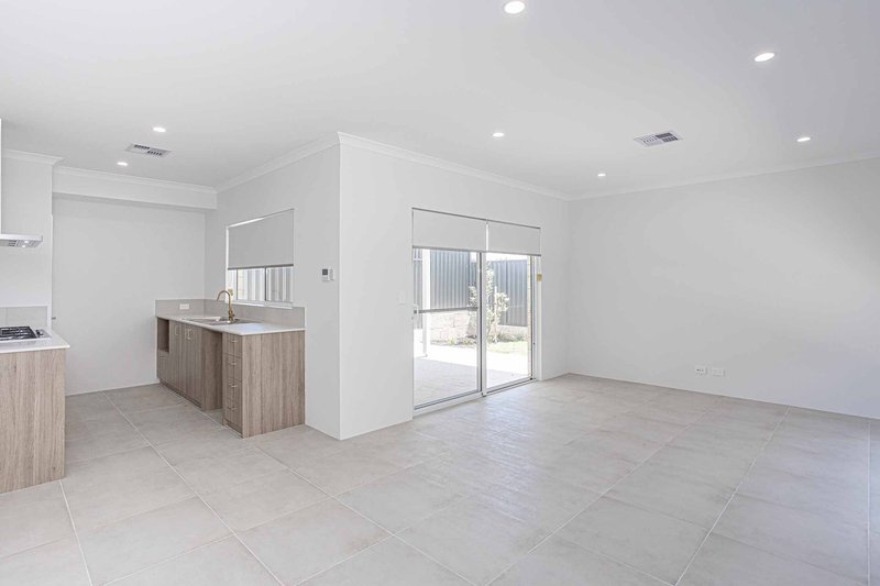 Photo - 27 Cambered Avenue, Yanchep WA 6035 - Image 3