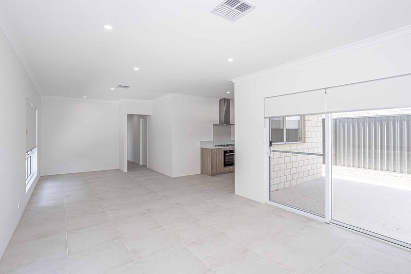 Photo - 27 Cambered Avenue, Yanchep WA 6035 - Image 4