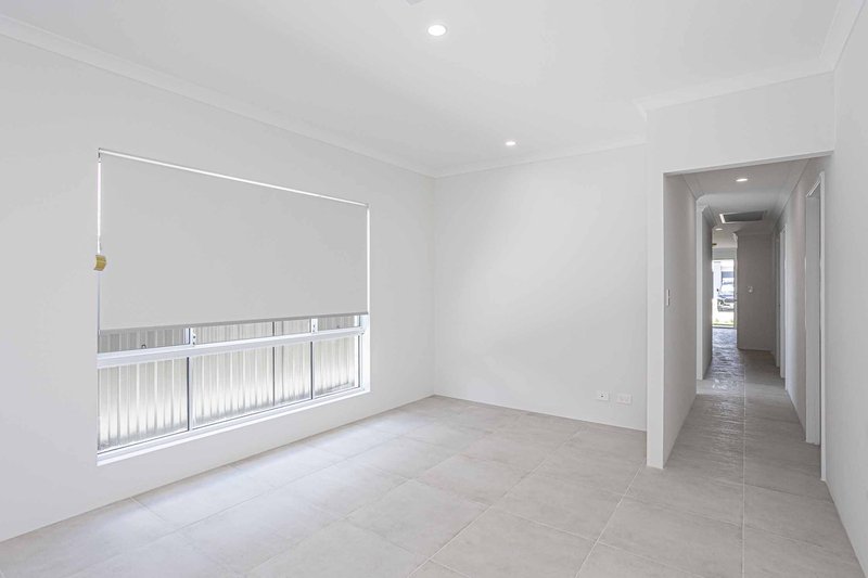 Photo - 27 Cambered Avenue, Yanchep WA 6035 - Image 5