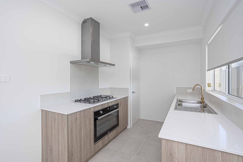 Photo - 27 Cambered Avenue, Yanchep WA 6035 - Image 7