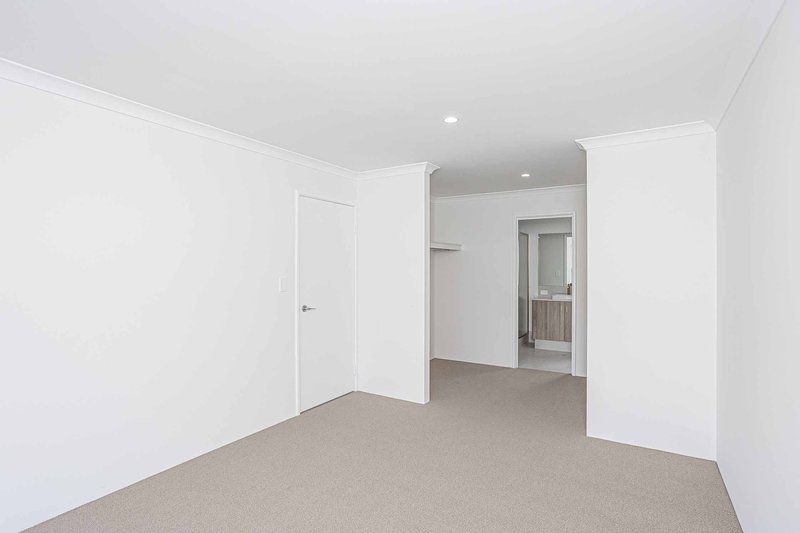 Photo - 27 Cambered Avenue, Yanchep WA 6035 - Image 9
