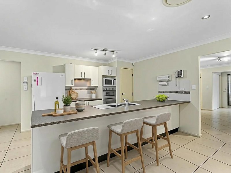 Photo - 27 Canopus Street, Bridgeman Downs QLD 4035 - Image 5