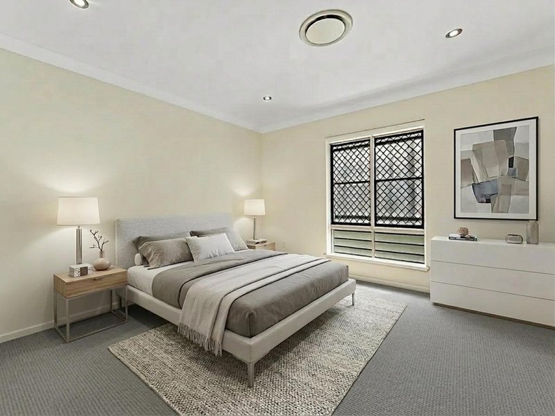 Photo - 27 Canopus Street, Bridgeman Downs QLD 4035 - Image 7