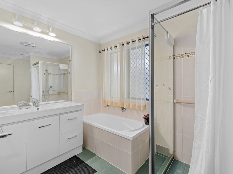 Photo - 27 Canopus Street, Bridgeman Downs QLD 4035 - Image 11