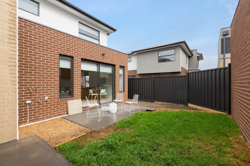 Photo - 2/7 Carat Street, Greenvale VIC 3059 - Image 15