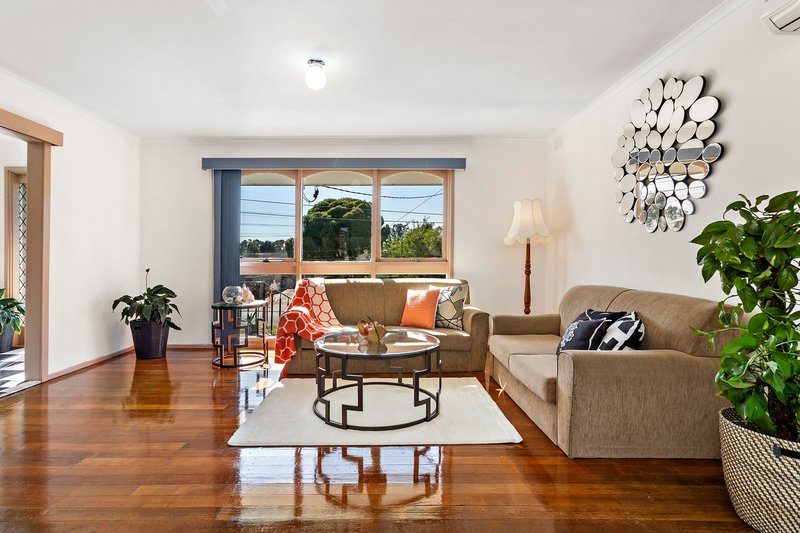 Photo - 27 Casey Drive, Lalor VIC 3075 - Image 4