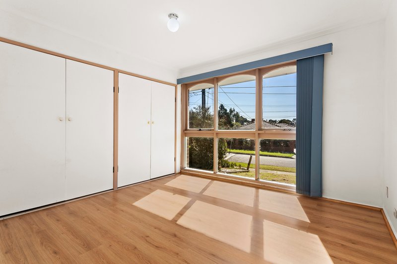 Photo - 27 Casey Drive, Lalor VIC 3075 - Image 7