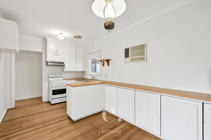 Photo - 27 Castleton Road, Herne Hill VIC 3218 - Image 3