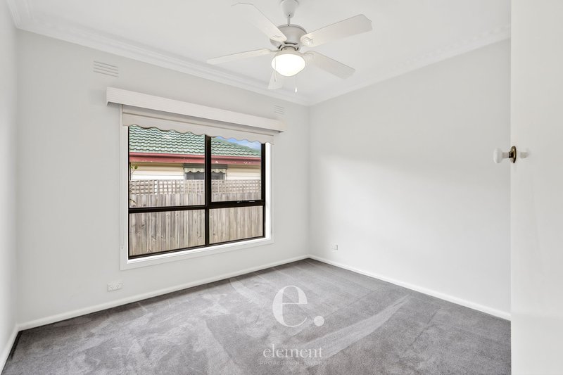 Photo - 27 Castleton Road, Herne Hill VIC 3218 - Image 4