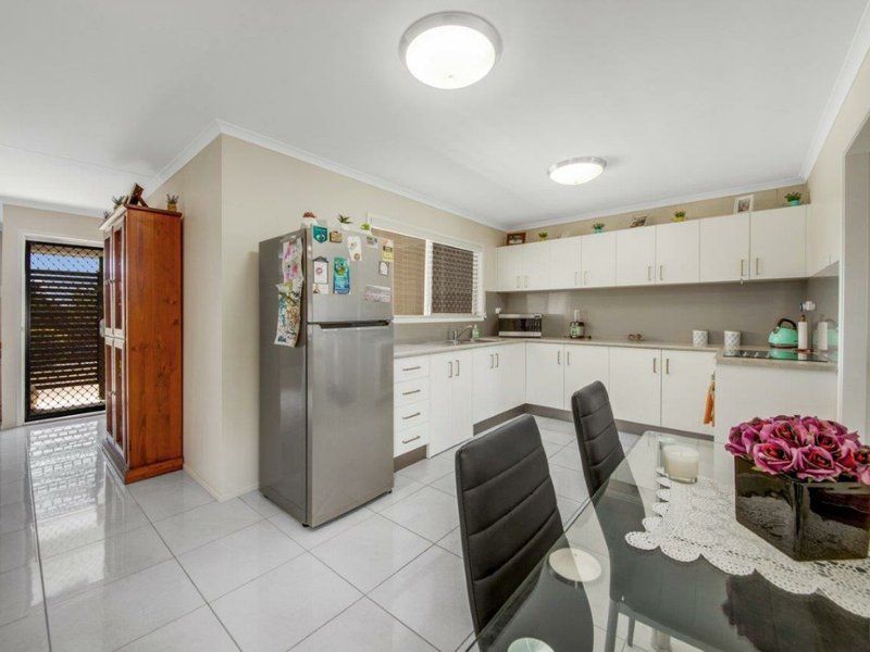 Photo - 27 Centenary Drive, Boyne Island QLD 4680 - Image 5