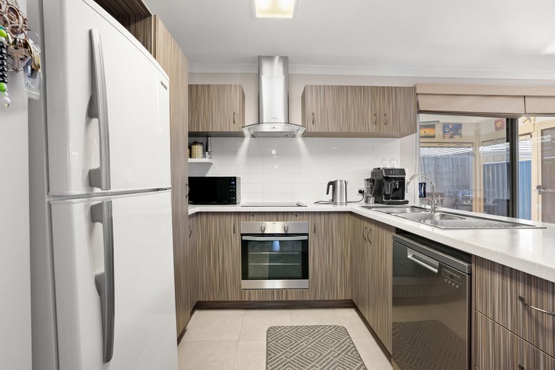 Photo - 27 Chestnut Way, Baldivis WA 6171 - Image 3