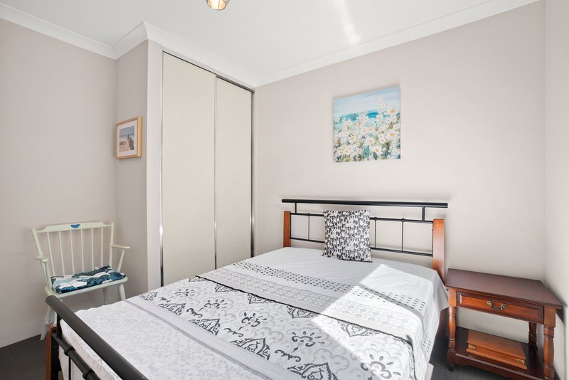 Photo - 27 Chestnut Way, Baldivis WA 6171 - Image 10
