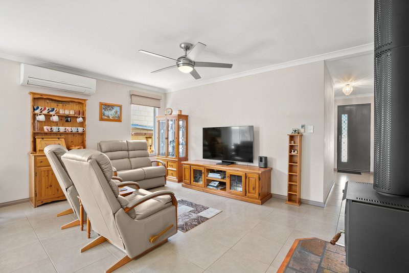 Photo - 27 Chestnut Way, Baldivis WA 6171 - Image 11
