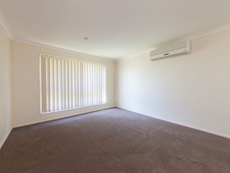 Photo - 27 Chetwynd Street, Redbank Plains QLD 4301 - Image 4