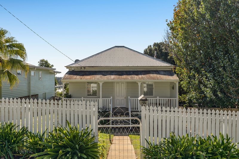 Photo - 27 Christmas Street, North Toowoomba QLD 4350 - Image 1