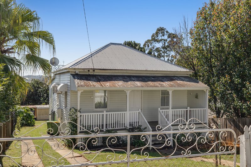 Photo - 27 Christmas Street, North Toowoomba QLD 4350 - Image 2