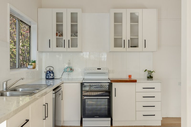 Photo - 27 Christmas Street, North Toowoomba QLD 4350 - Image 6