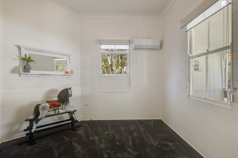 Photo - 27 Christmas Street, North Toowoomba QLD 4350 - Image 8