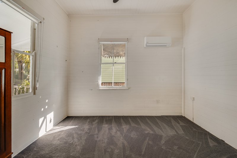 Photo - 27 Christmas Street, North Toowoomba QLD 4350 - Image 9