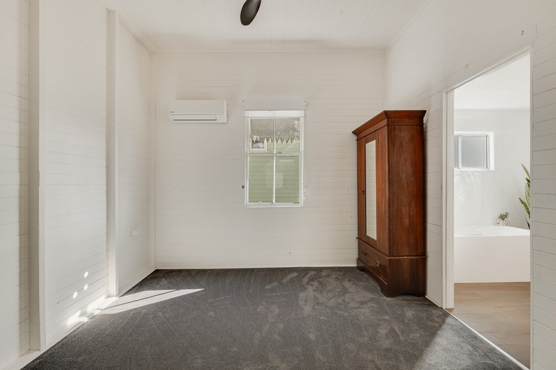 Photo - 27 Christmas Street, North Toowoomba QLD 4350 - Image 10