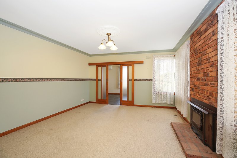 Photo - 27 Clarke Street, Cobden VIC 3266 - Image 5