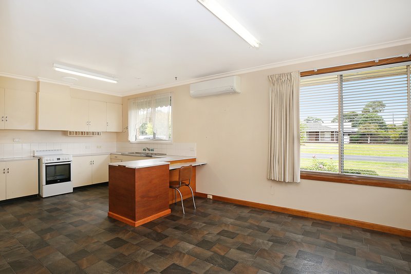 Photo - 27 Clarke Street, Cobden VIC 3266 - Image 8