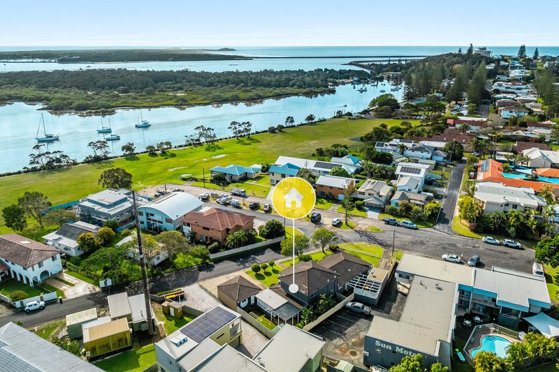 Photo - 2/7 Claude Street, Yamba NSW 2464 - Image 11