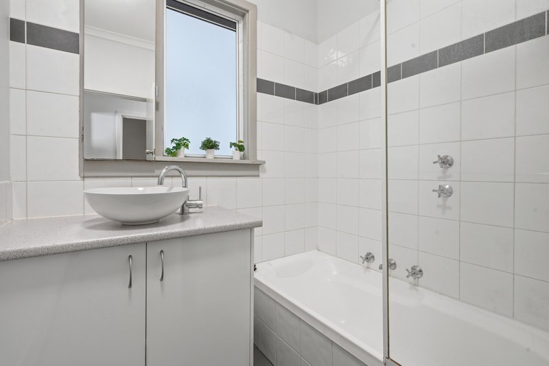Photo - 27 Clianthus Way, Koongamia WA 6056 - Image 10