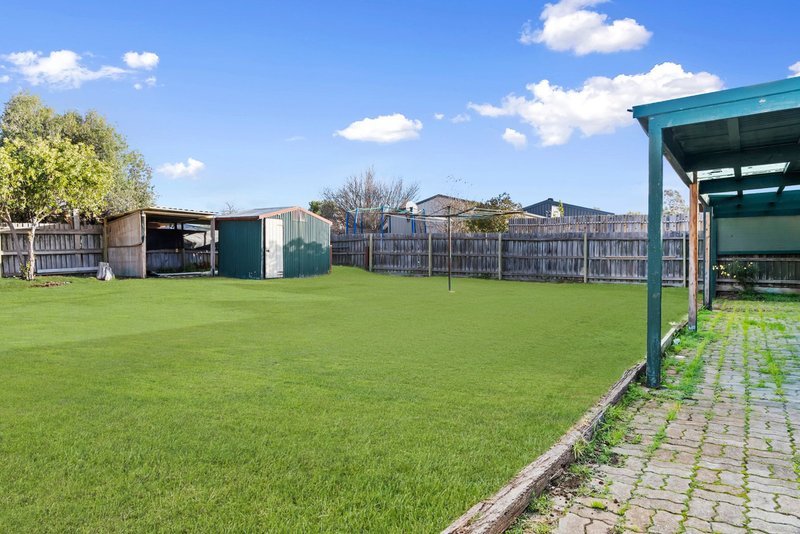 Photo - 27 Clifton Drive, Bacchus Marsh VIC 3340 - Image 15